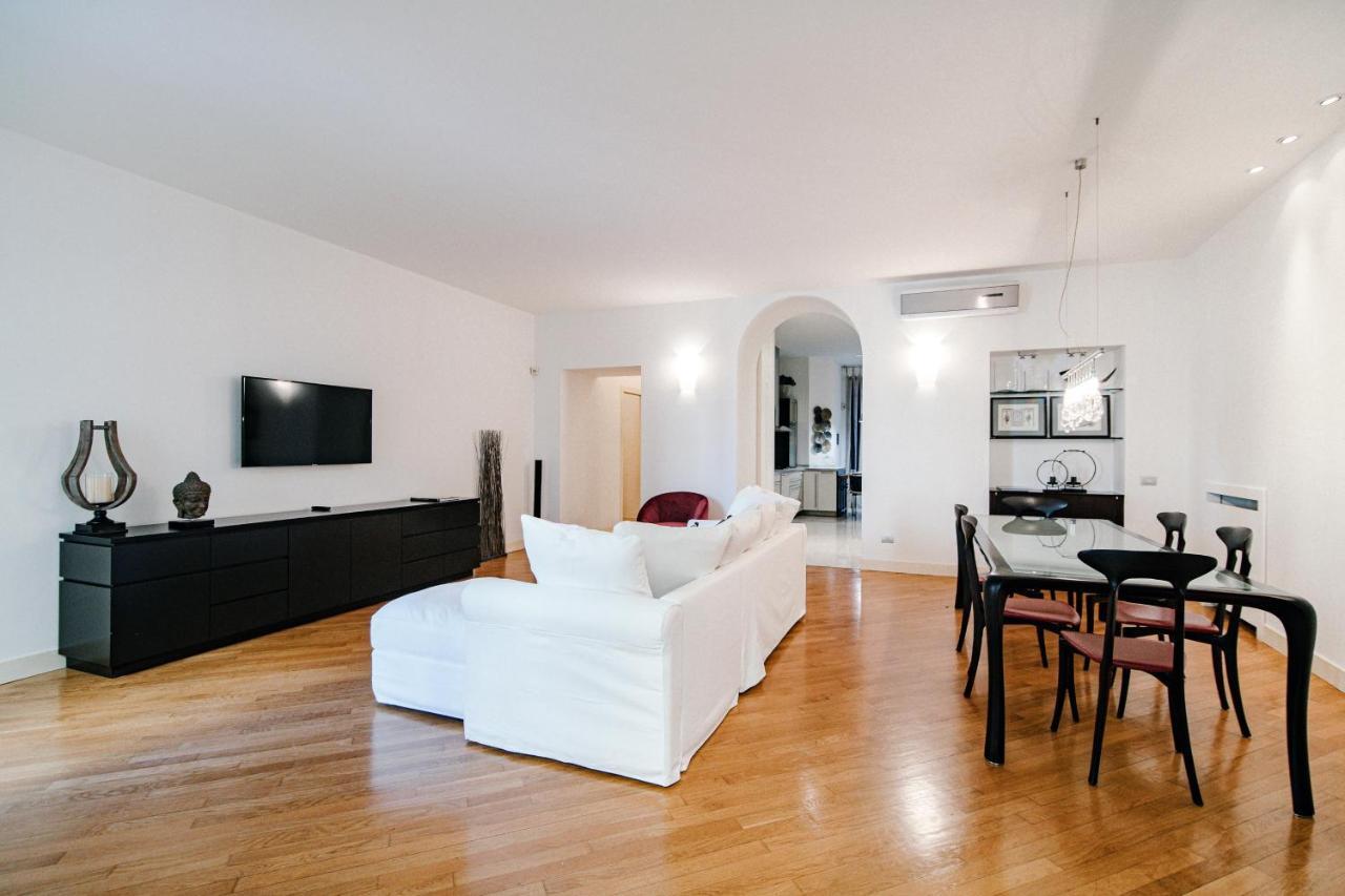 La Finestra Sul Duomo - The House Of Travelers Apartment โกโม ภายนอก รูปภาพ