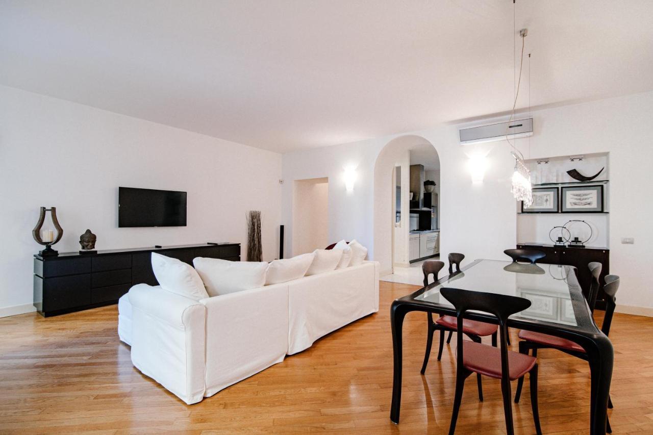 La Finestra Sul Duomo - The House Of Travelers Apartment โกโม ภายนอก รูปภาพ