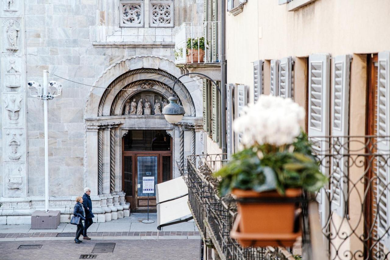 La Finestra Sul Duomo - The House Of Travelers Apartment โกโม ภายนอก รูปภาพ
