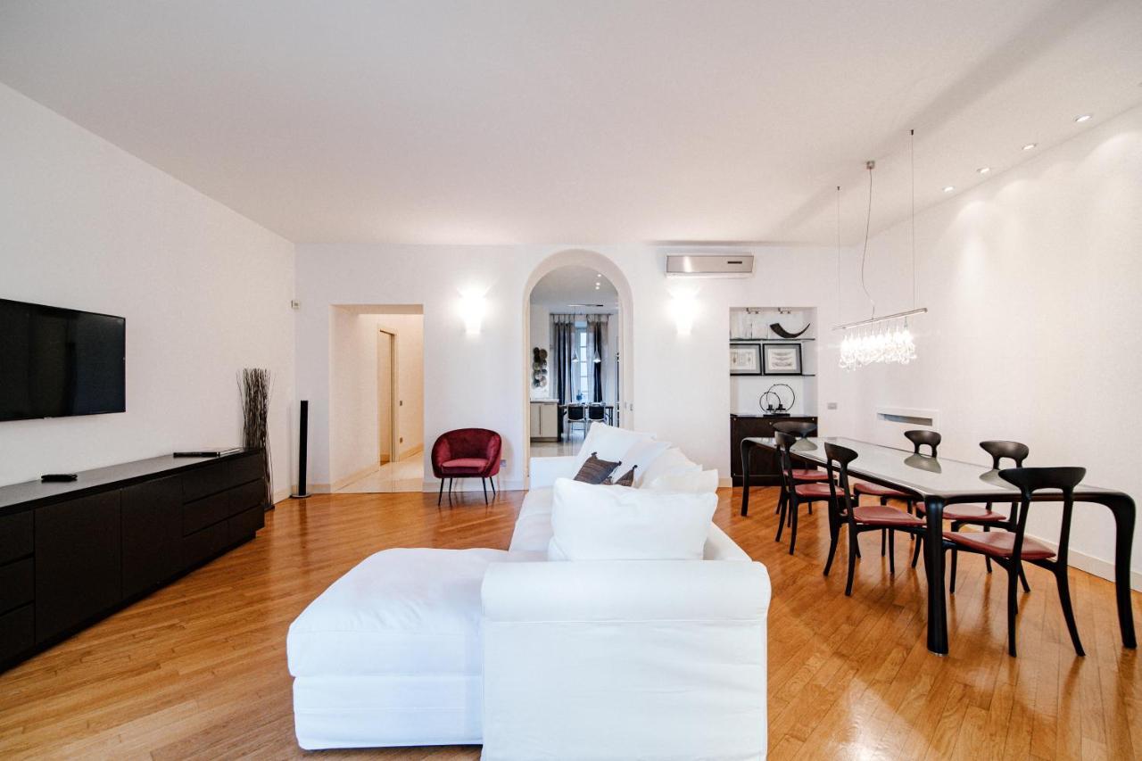 La Finestra Sul Duomo - The House Of Travelers Apartment โกโม ภายนอก รูปภาพ